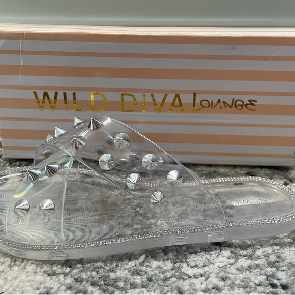 Wild diva lounge sandal, size 6 brand new in box with label - Picture 3 of 4